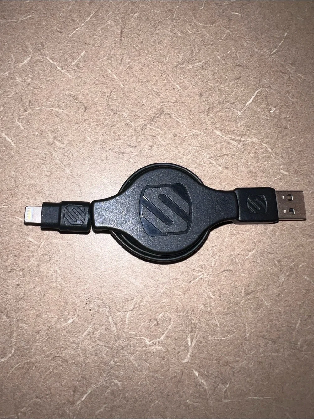 Retractable iPhone Lightning Charging Cable - Scosche